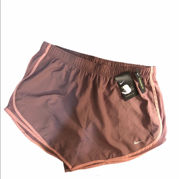 Nike Pants - NWT Nike shorts